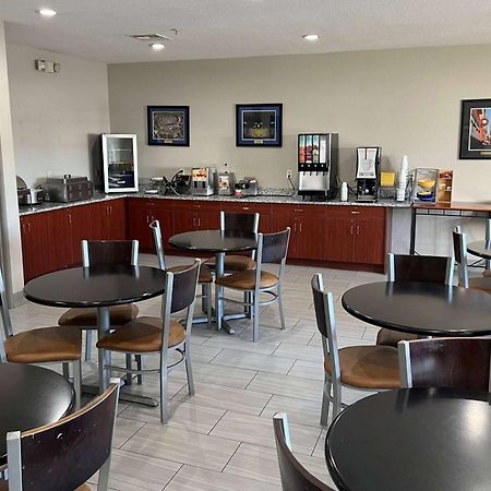 קנזס סיטי Days Inn By Wyndham Near Kansas Speedway מראה חיצוני תמונה