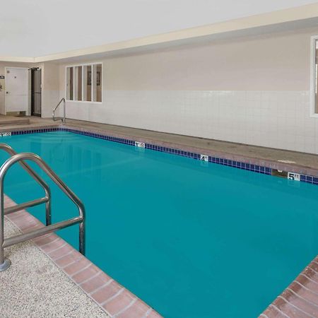 קנזס סיטי Days Inn By Wyndham Near Kansas Speedway מראה חיצוני תמונה