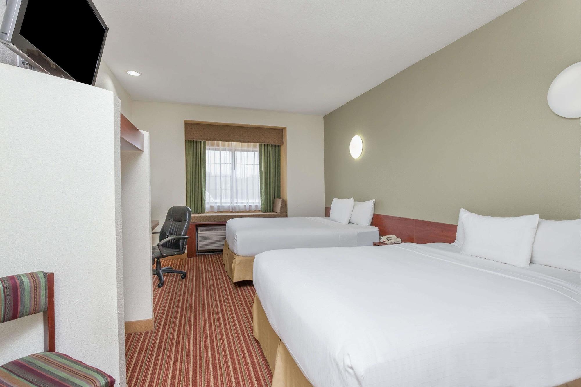 קנזס סיטי Days Inn By Wyndham Near Kansas Speedway מראה חיצוני תמונה