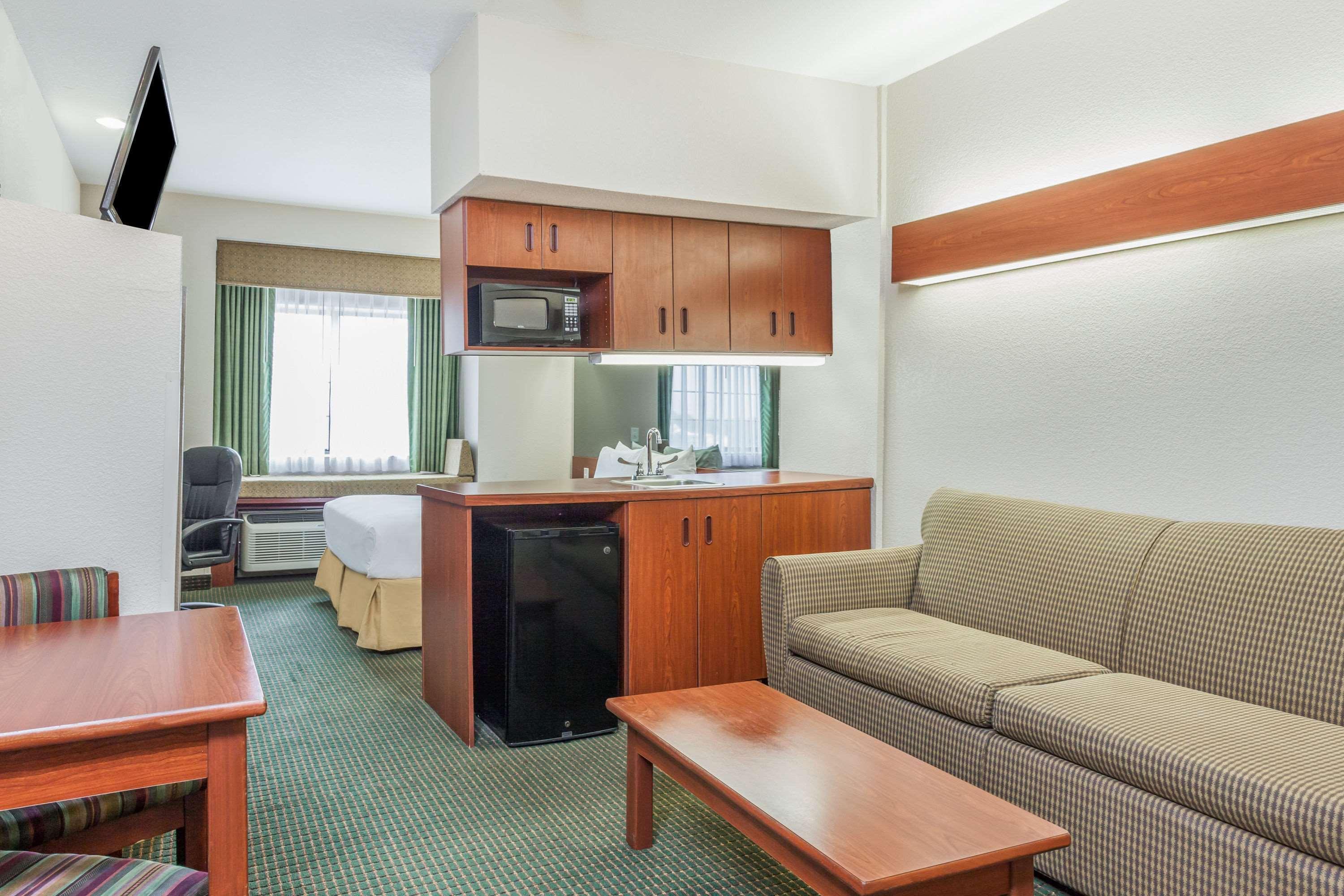 קנזס סיטי Days Inn By Wyndham Near Kansas Speedway מראה חיצוני תמונה