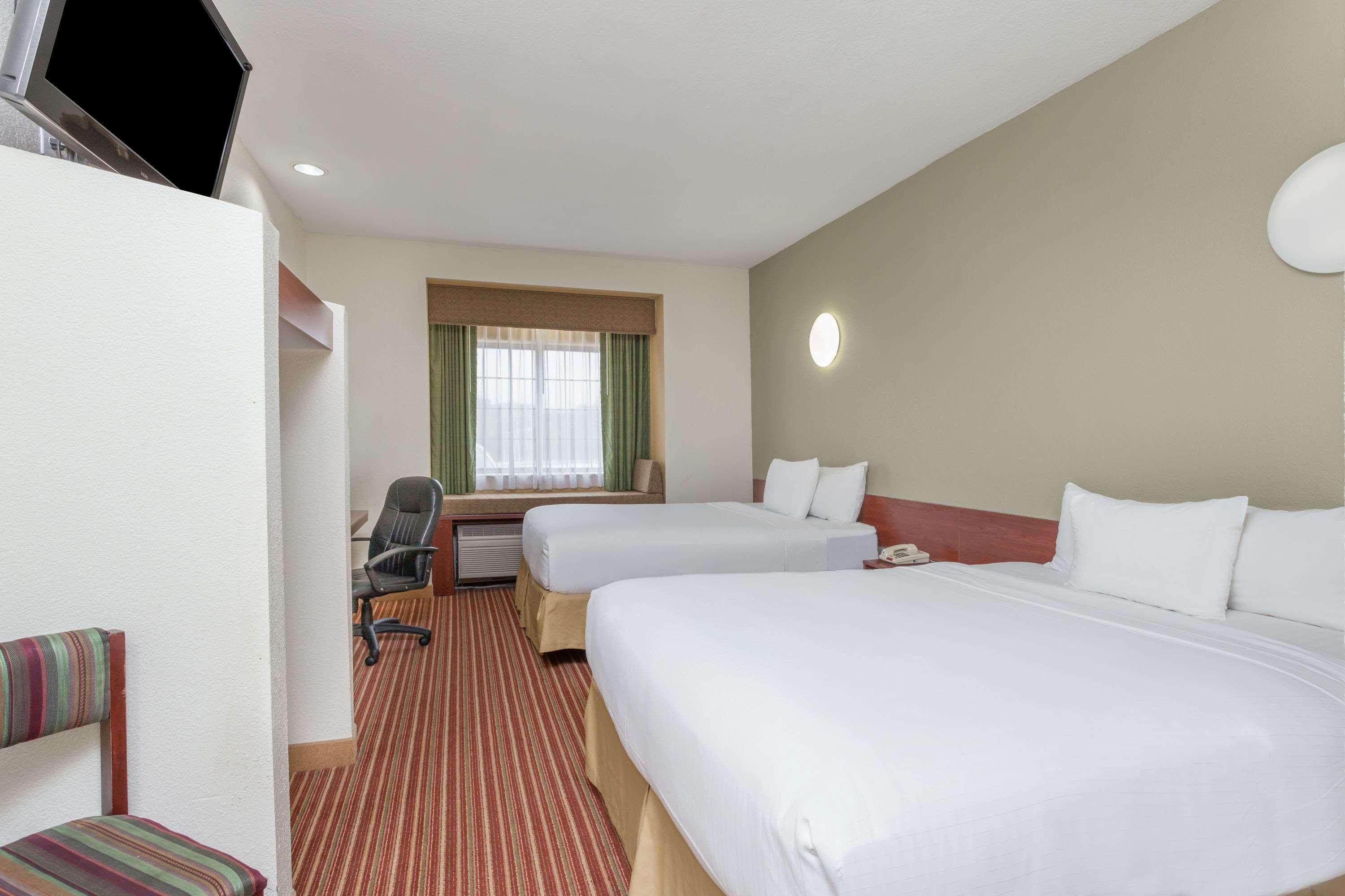 קנזס סיטי Days Inn By Wyndham Near Kansas Speedway מראה חיצוני תמונה
