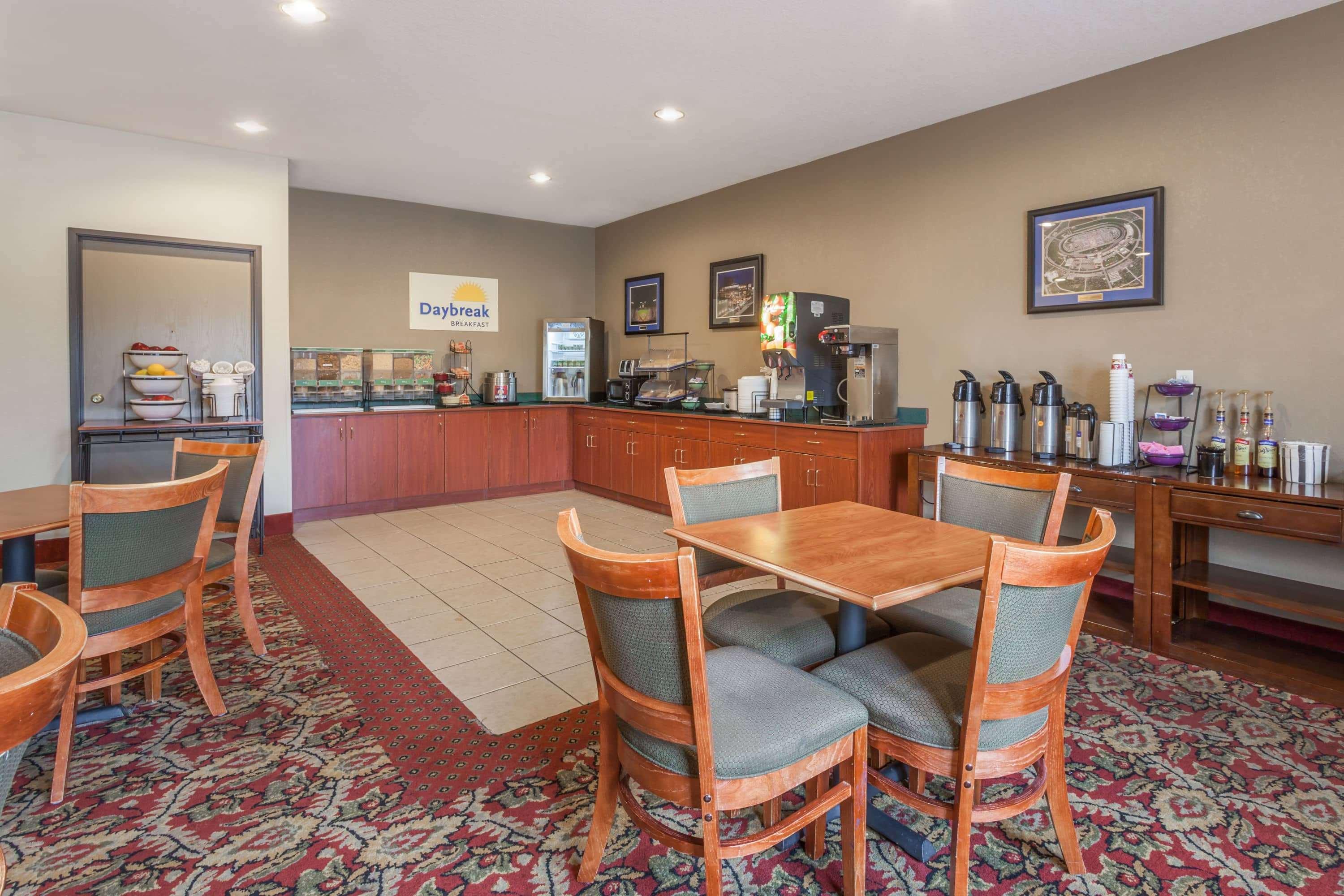 קנזס סיטי Days Inn By Wyndham Near Kansas Speedway מראה חיצוני תמונה