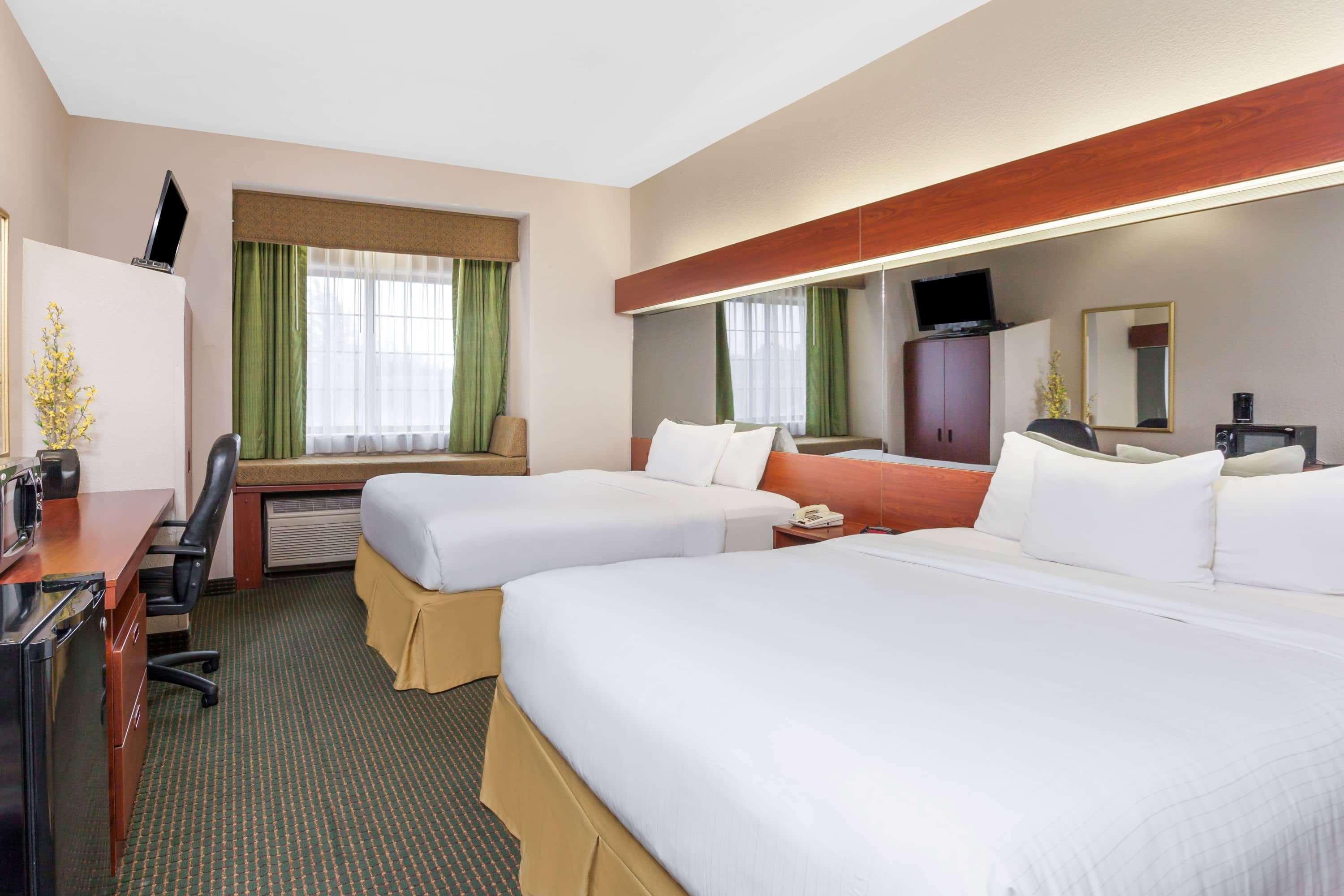 קנזס סיטי Days Inn By Wyndham Near Kansas Speedway מראה חיצוני תמונה