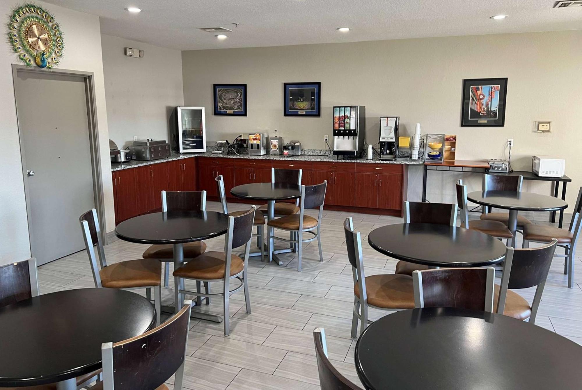 קנזס סיטי Days Inn By Wyndham Near Kansas Speedway מראה חיצוני תמונה