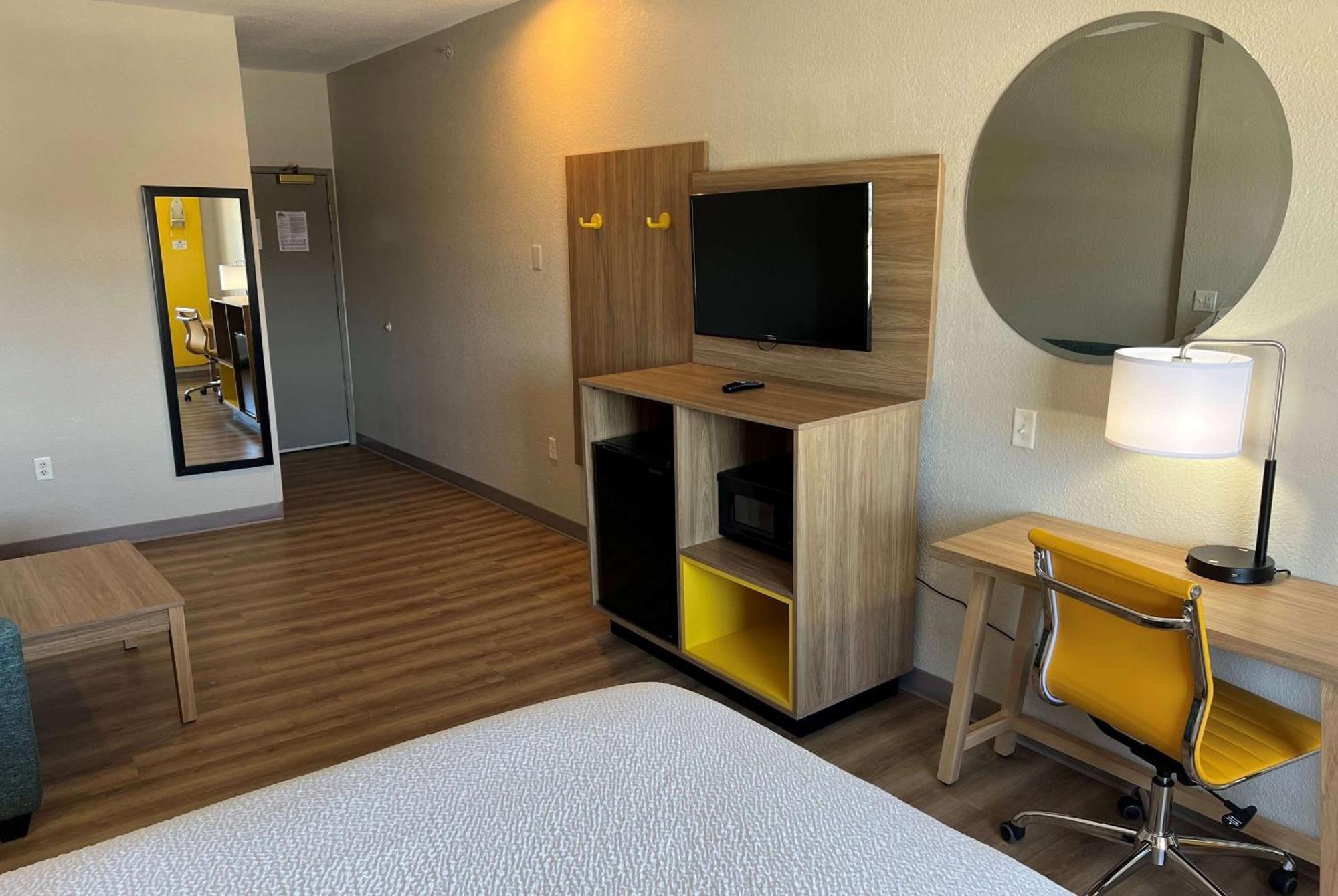 קנזס סיטי Days Inn By Wyndham Near Kansas Speedway מראה חיצוני תמונה
