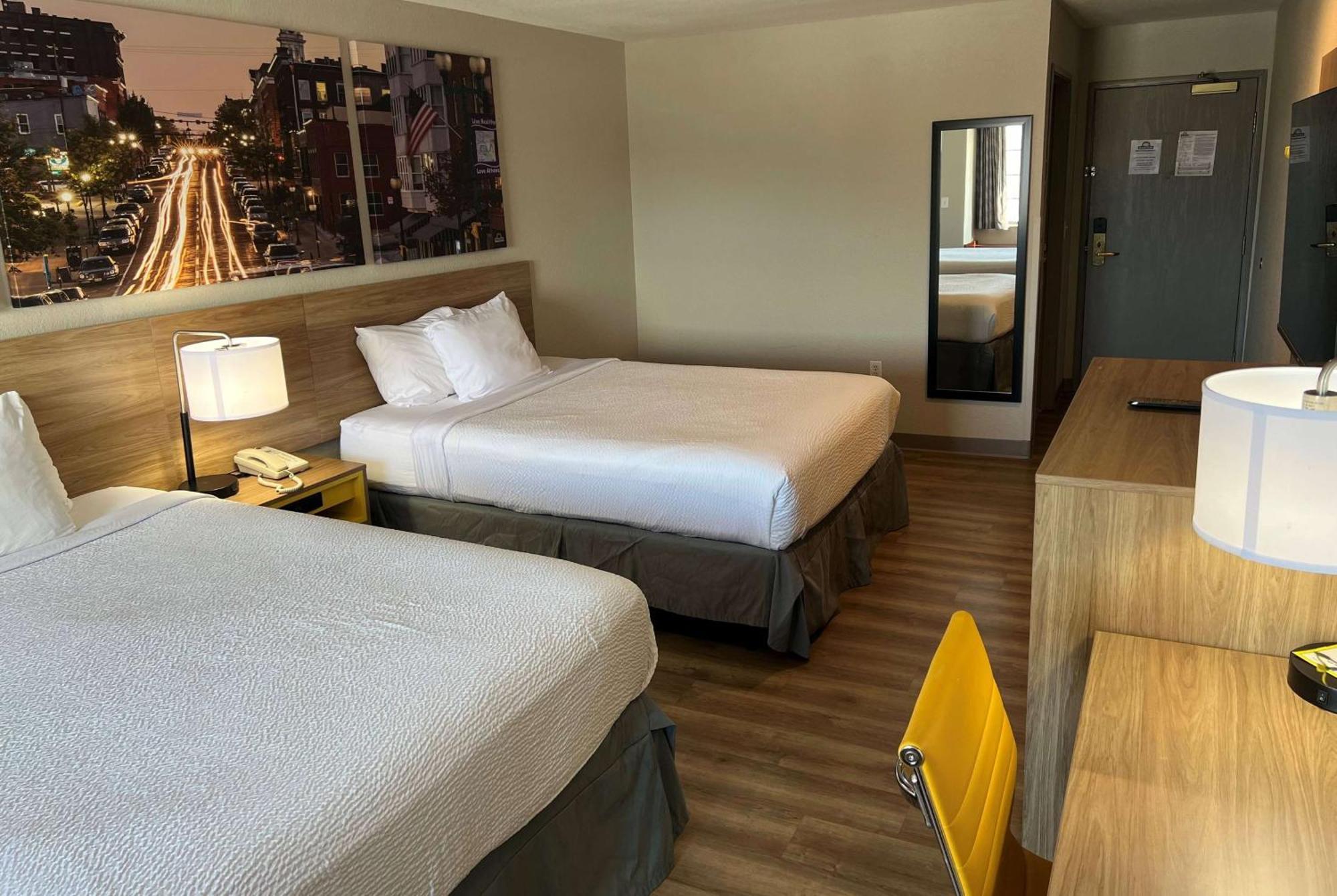 קנזס סיטי Days Inn By Wyndham Near Kansas Speedway מראה חיצוני תמונה