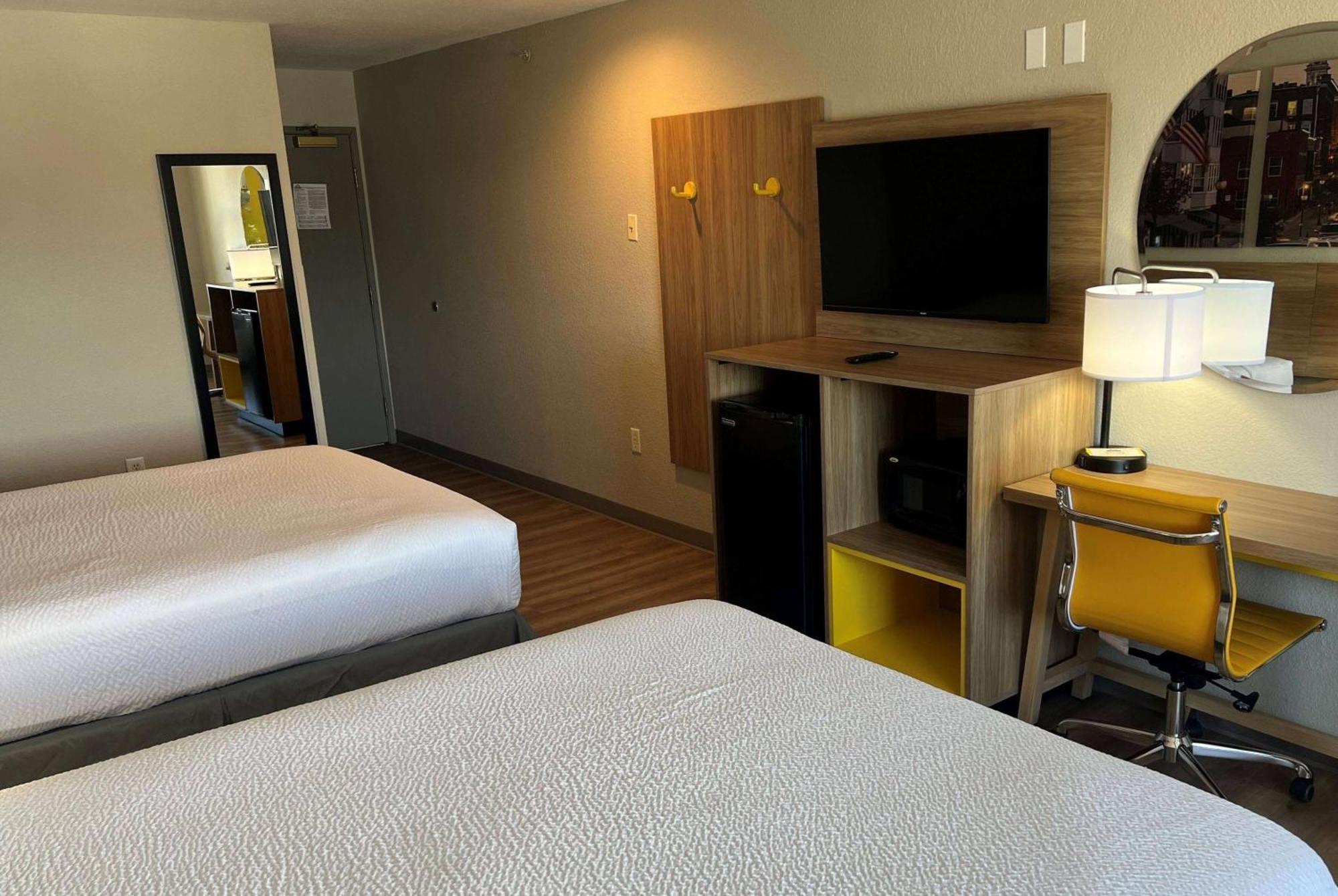 קנזס סיטי Days Inn By Wyndham Near Kansas Speedway מראה חיצוני תמונה