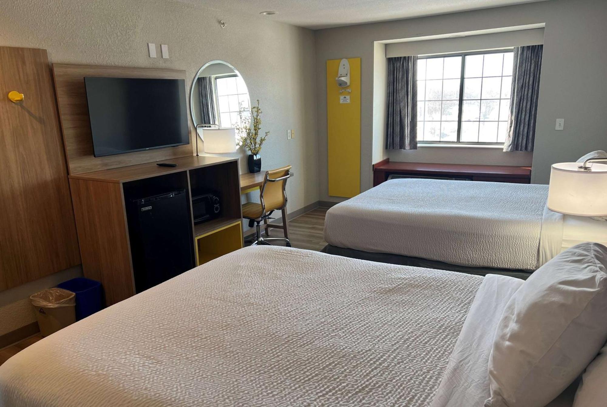 קנזס סיטי Days Inn By Wyndham Near Kansas Speedway מראה חיצוני תמונה