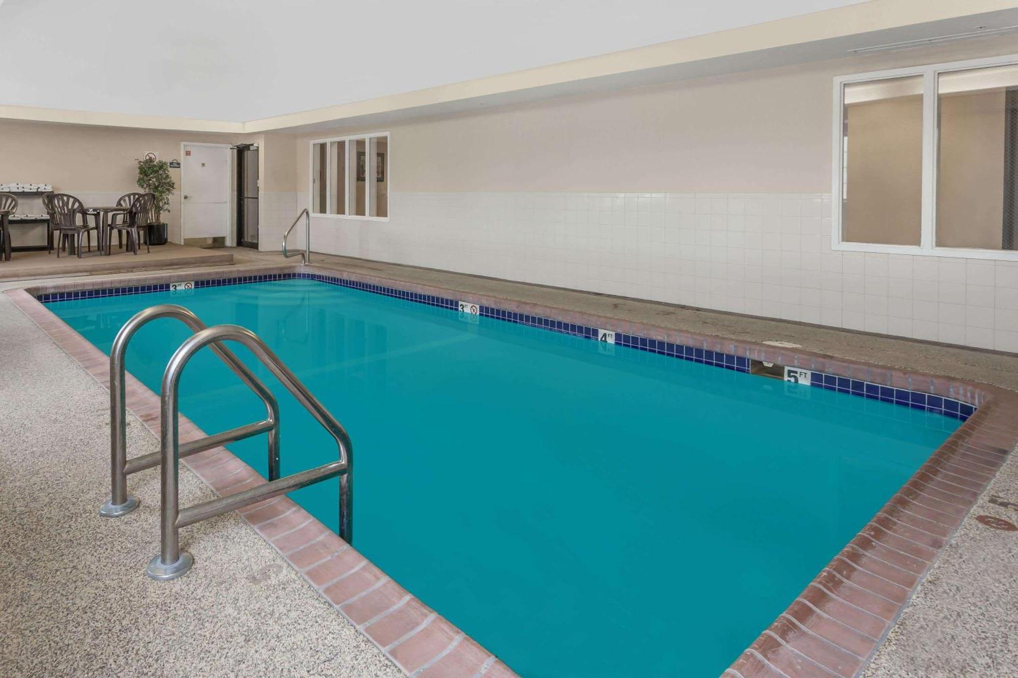 קנזס סיטי Days Inn By Wyndham Near Kansas Speedway מראה חיצוני תמונה